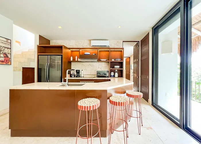 Stylish Mexican Interior Ph- Private Rooftop -gated Community Apartment